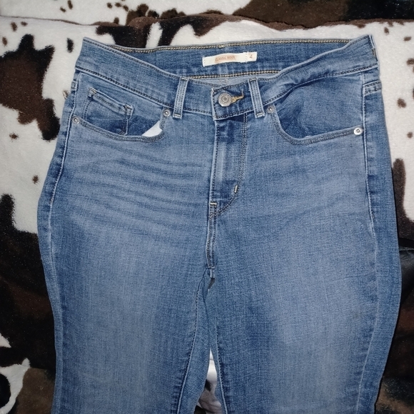 Levi's women  Jeans size 4, 27x32. CLASSIC BOOT CUT. SEE MEASURMENTS. - Picture 7 of 7
